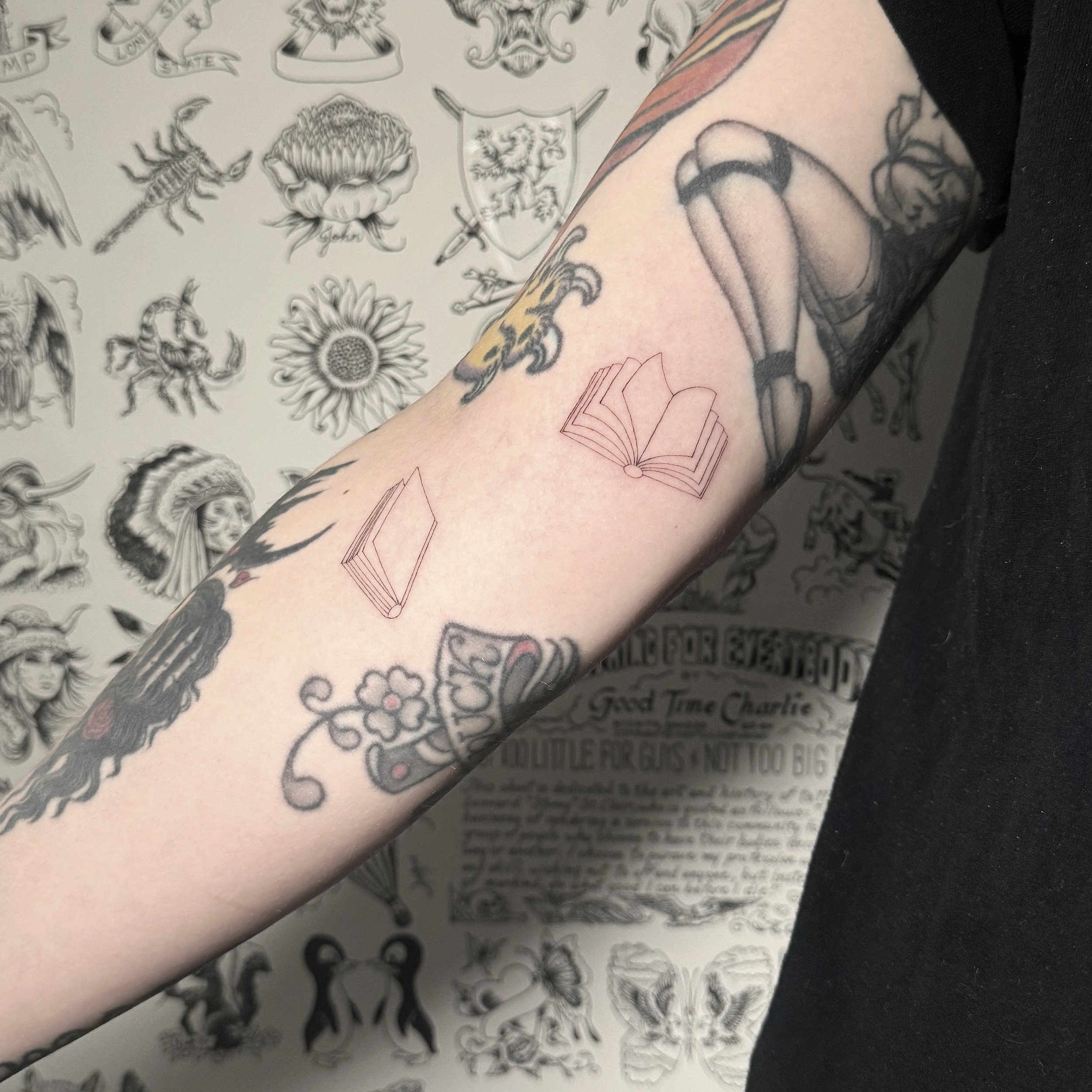 Tatuagem fine line minimalista - Carlos Mendoza tatuador